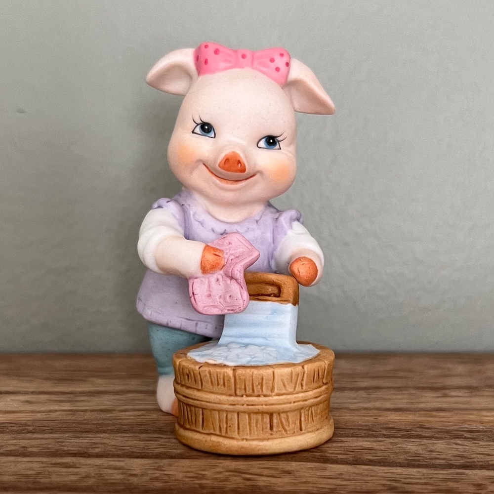 EUC - Bronson Collection Vintage 1995 BC Pig Figurine - "Doing Laundry"